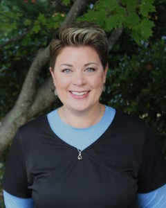 Headshot of Tara – Front Desk